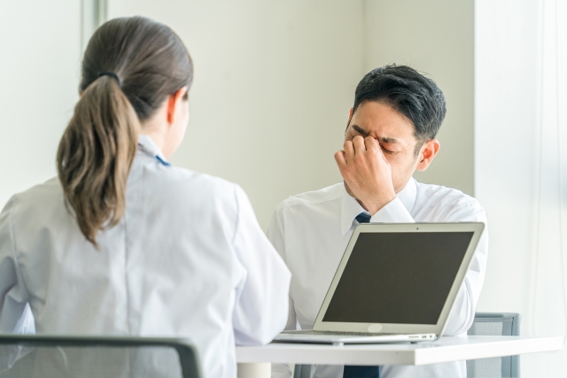 睡眠について診察を受けているイメージ